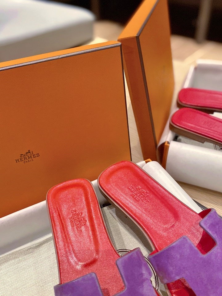 HERMES 0RAN SANDALS IN VIOLET PURPLE SUEDE AND CHERRY RED CALFSKIN