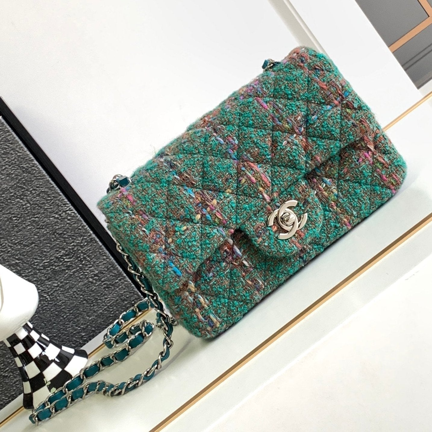 CHANEL MEDIUM 20 CLASSIC BAG IN GREEN FOREST WOOL TWEED