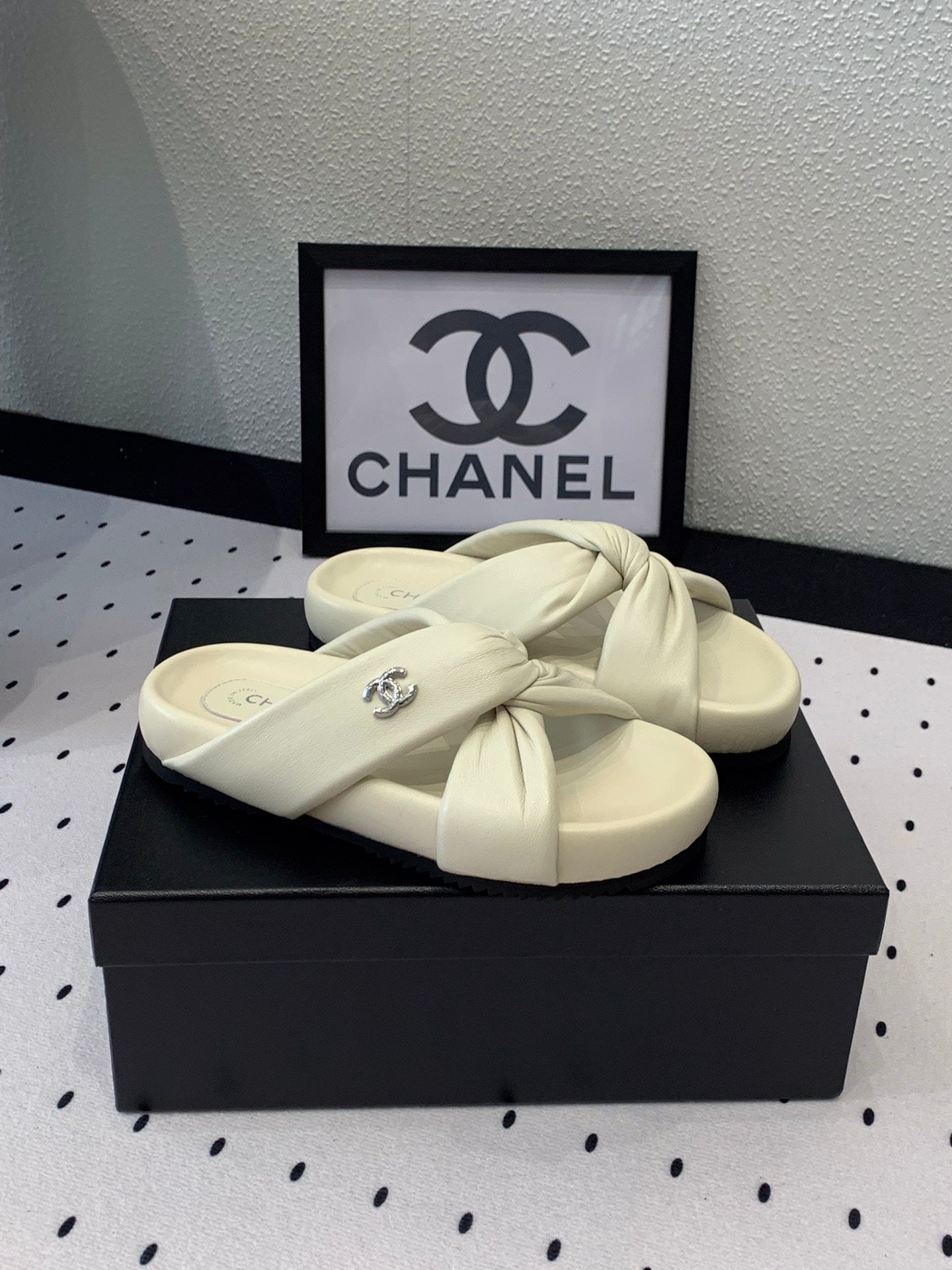 CHANEL TWISTED SLIPPERS IN WHITE LAMBSKIN