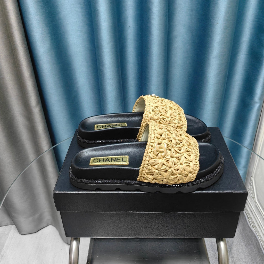 CHANEL KNIT SLIPPERS IN DARK CREAM WOVEN SATIN AND BLACK SHEEPSKIN