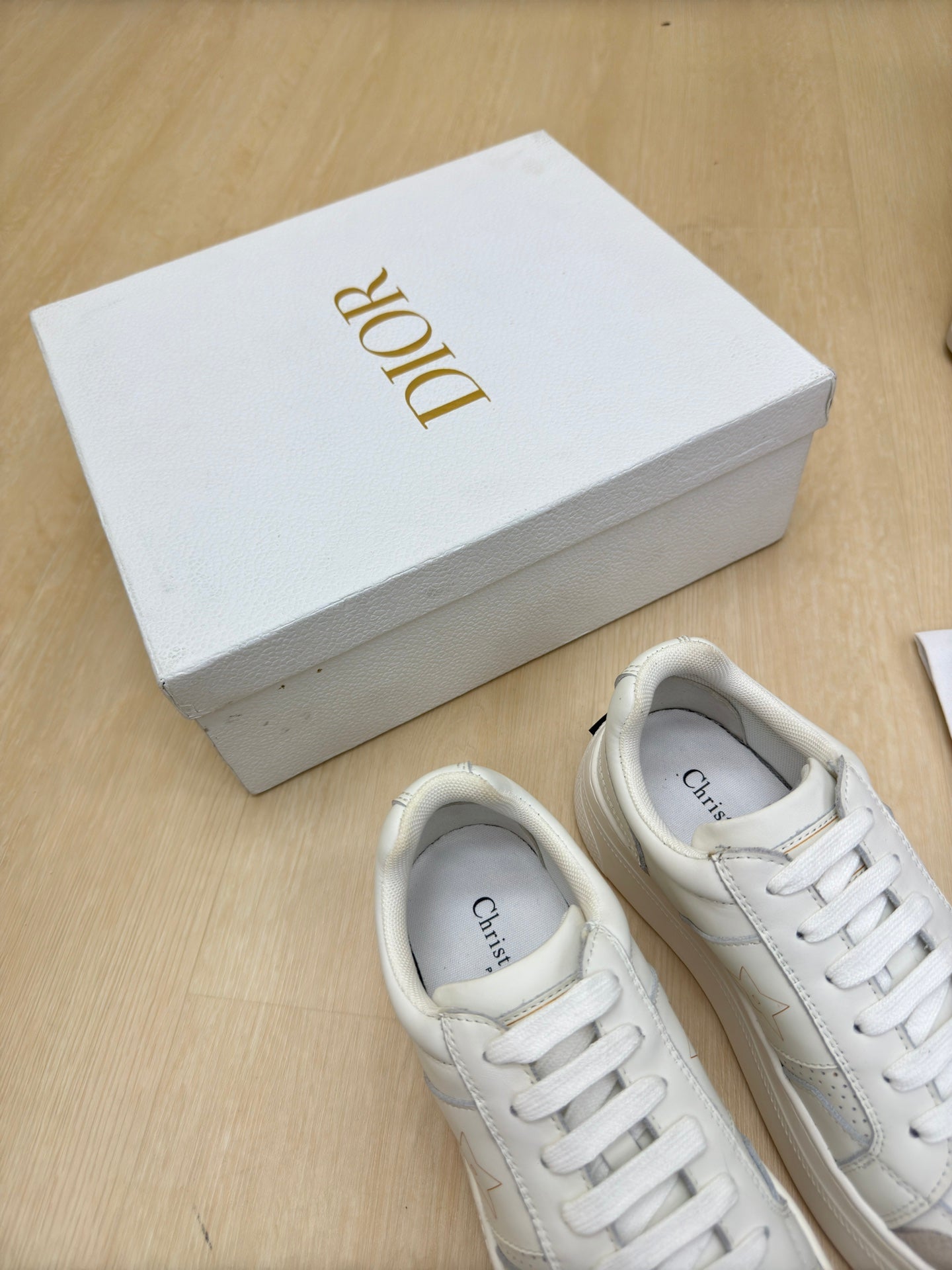 DIOR STAR PLATFORM SNEAKER IN WHITE CALFSKIN AND SUEDE