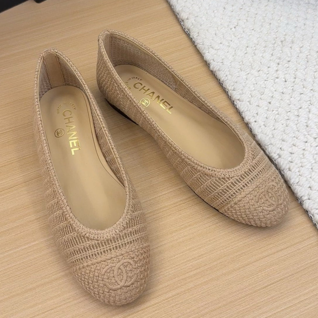 CHANEL BALLERINAS IN PEANUT BROWN RAFFIA