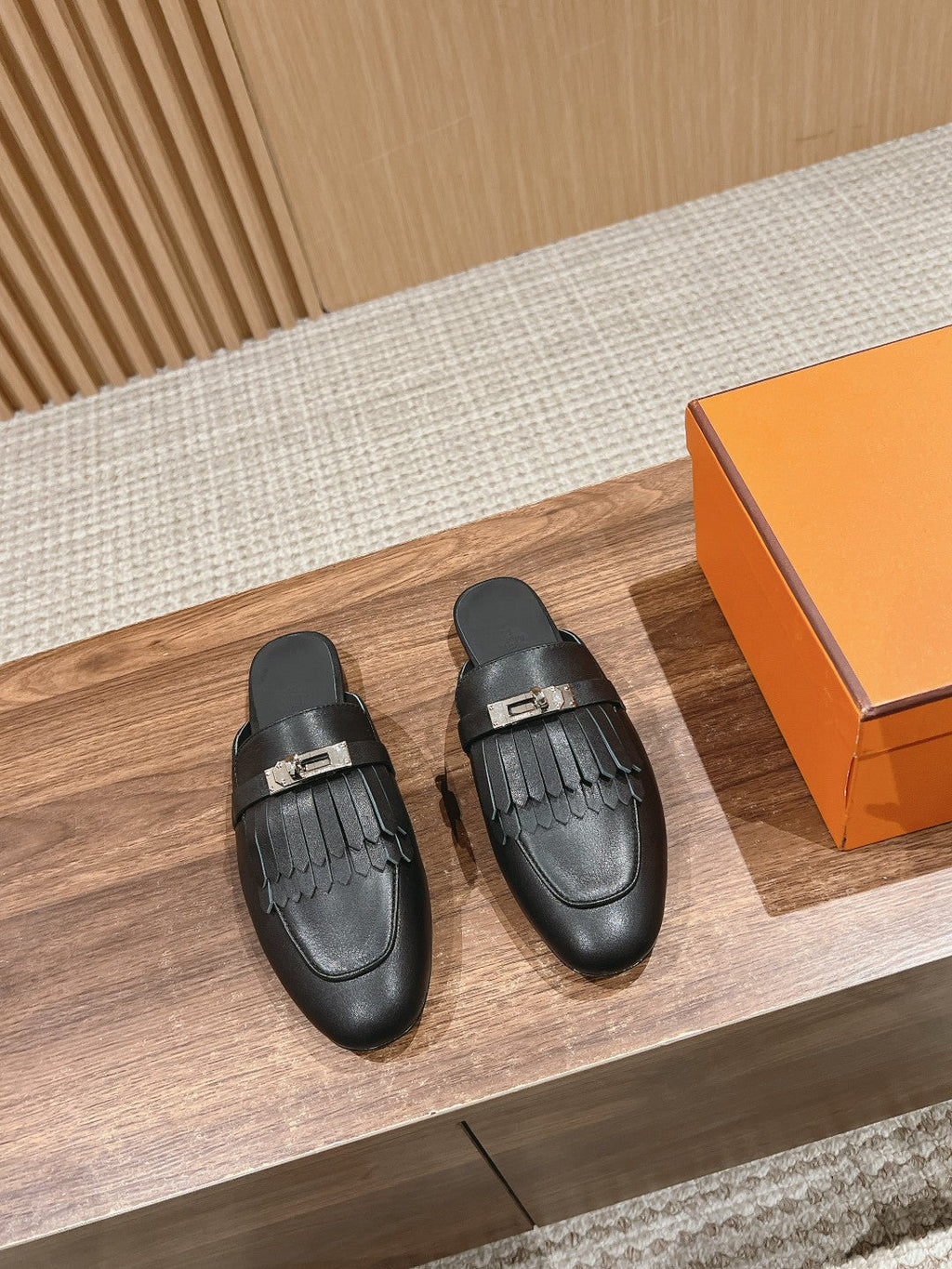 HERMES 0Z Mule Fringed Black